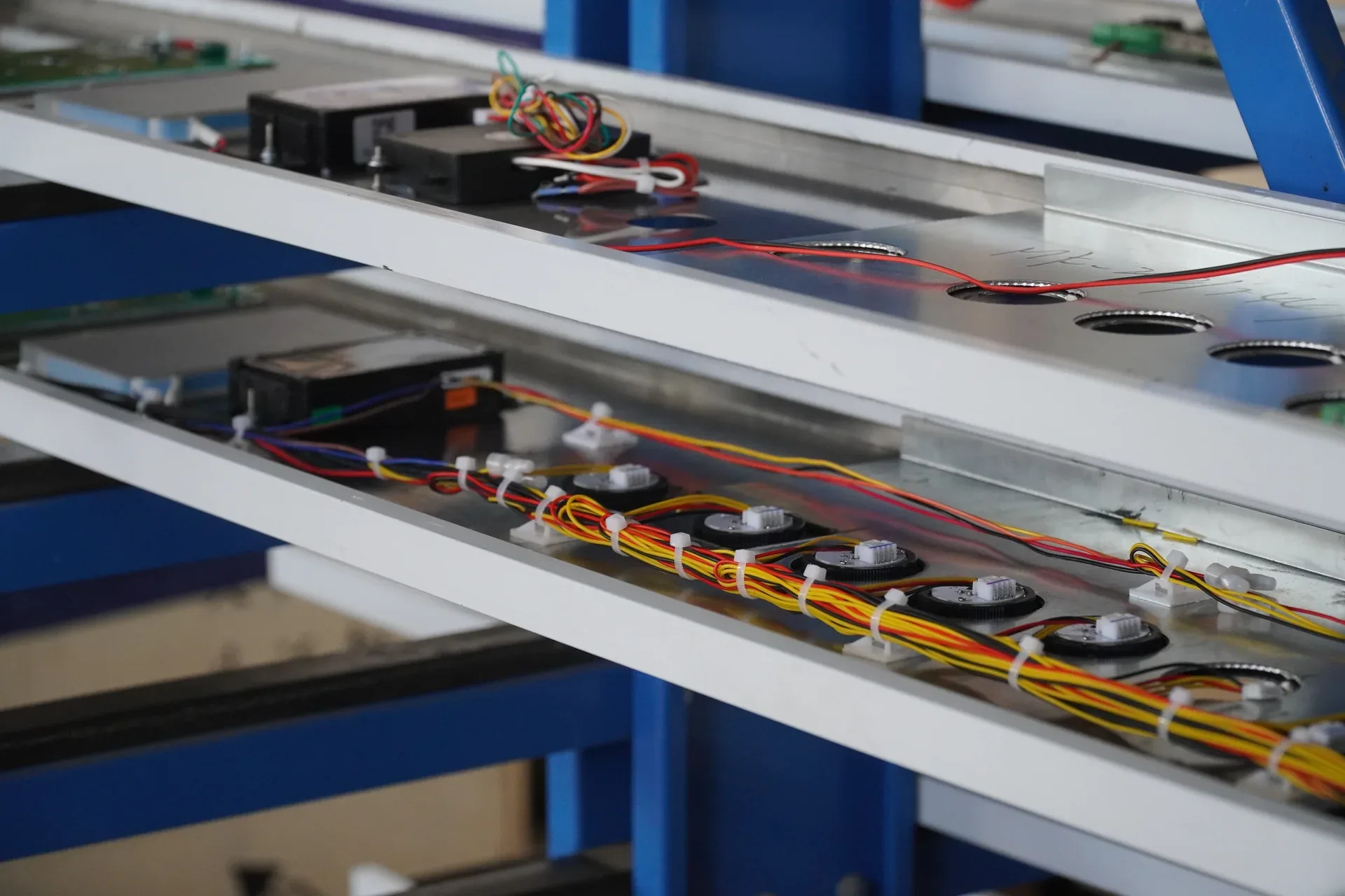 Wiring and terminal assembly behind an elevator operating panel
