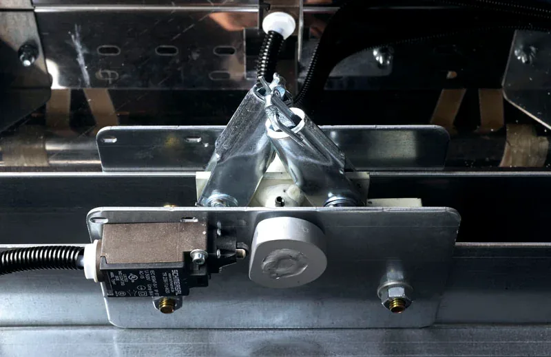 Rope-tension monitoring safety switch assembly on a small goods lift